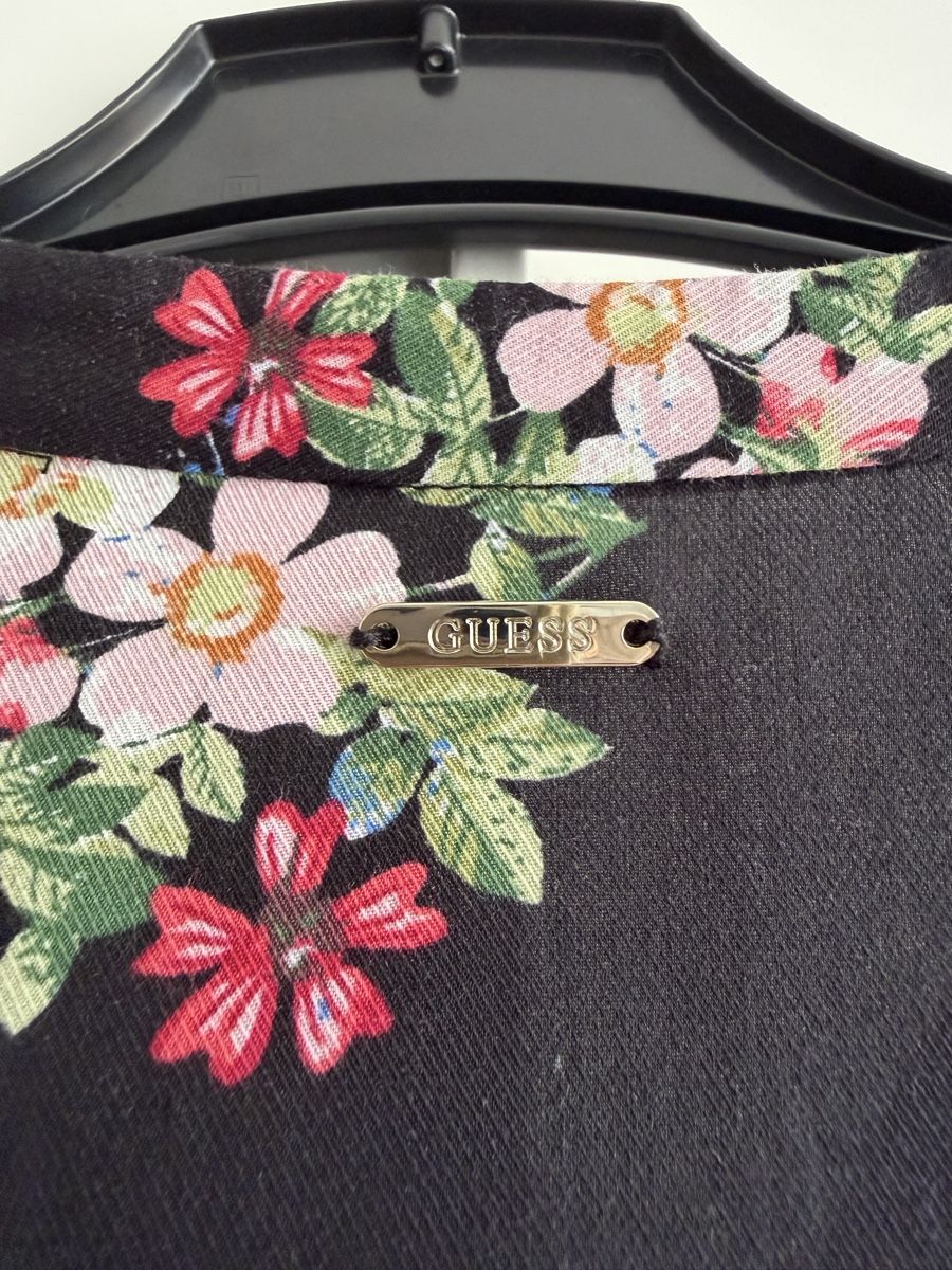 Guess Blusen: Guess Bluse mit Blumenmuster - Grösse S - Top! – Gebraucht aus Winterthur von marisole4 4