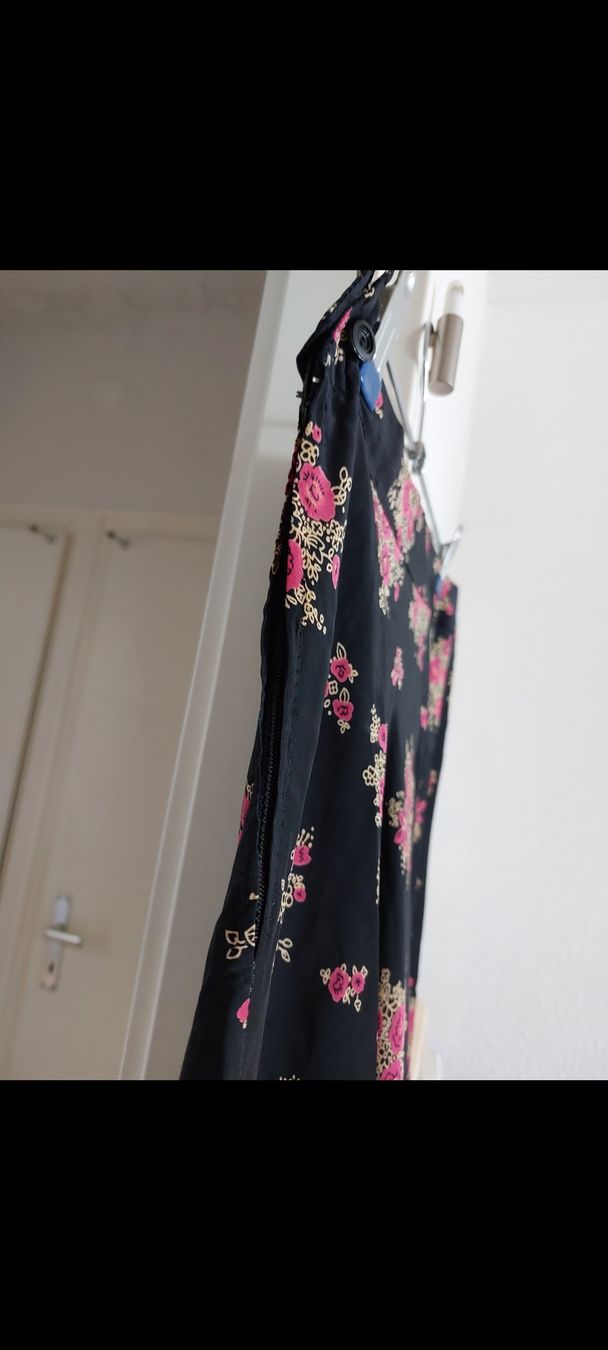 Gonne: Jupe vintage noire à fleurs  – Nuovo (secondo la descrizione) da Avully venduto da jul_n8zt 2