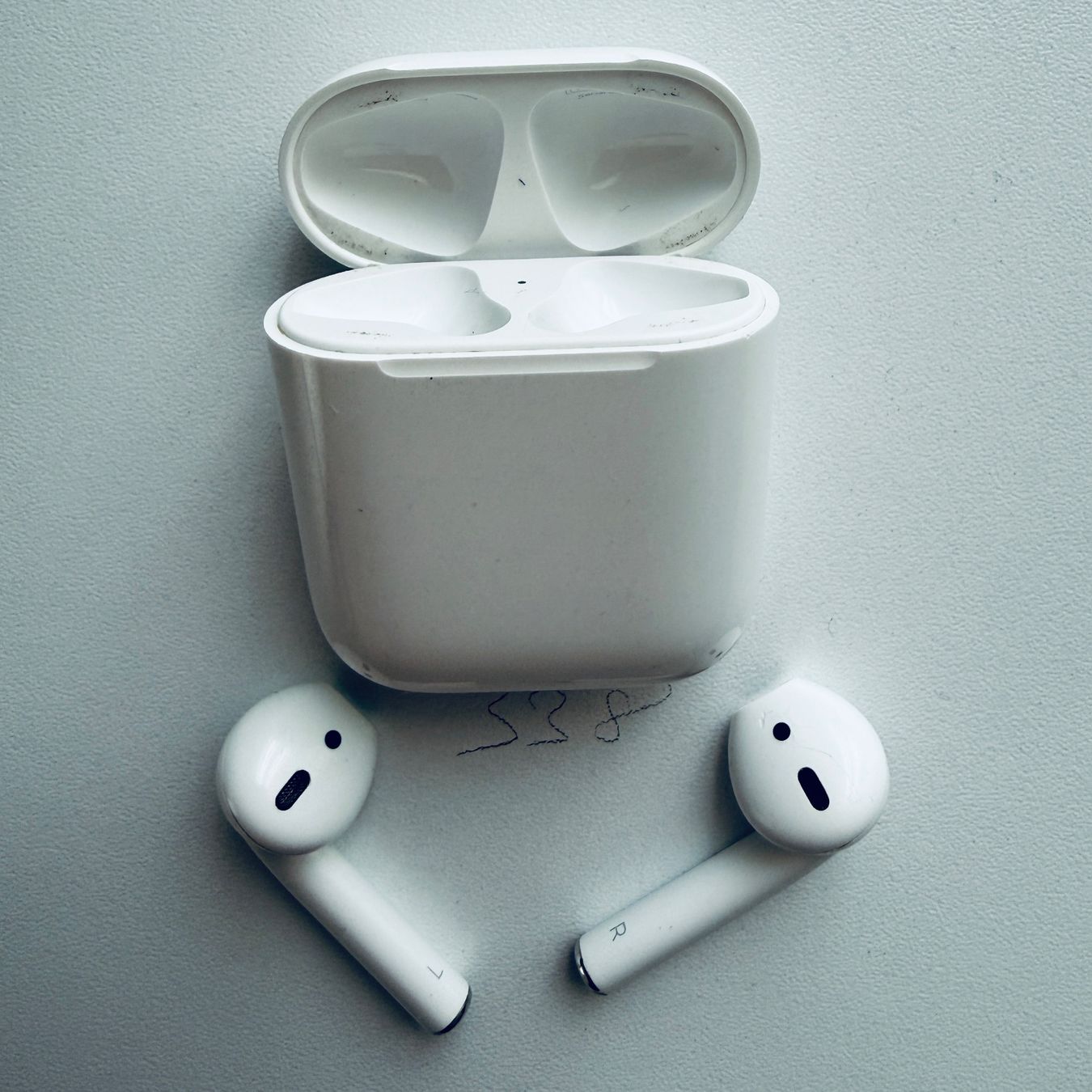 Apple Kopfhörer: Original Apple AirPods 2 Gen. Wireless Kopfhörer & Case – Gebraucht aus Basel von MY.AIRPODS.SHOP 1