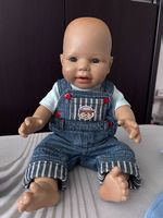 Babypuppe mit Kleidung und 4 Outfits