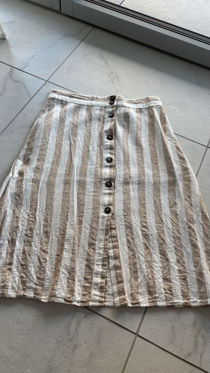 H&M Gonne: H&M Leinenrock beige-weiss 42 – Usato da Seengen venduto da sa_land