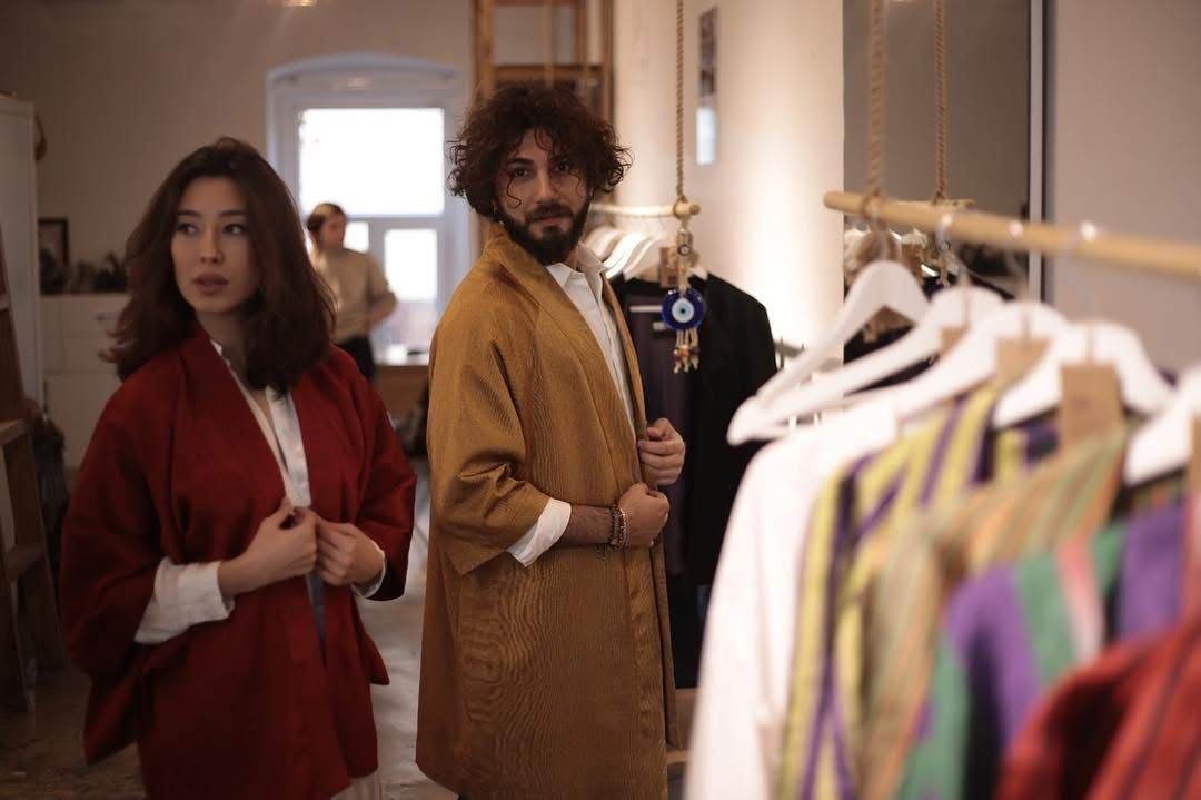 Giacche: Rote modifizierte Kimono-Jacke – Nuovo (secondo la descrizione) da Goldau venduto da 19099 1