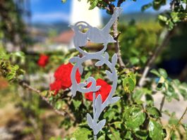 Gartenstecker Vogel auf Ast