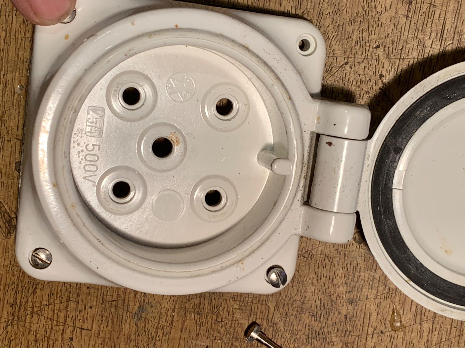 Spine: 5-polige weiße Steckdose 500V 25A – Usato da Lengnau AG venduto da Tomi33 2