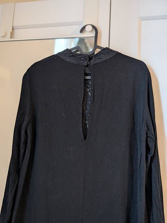 Vestiti: Kleid mit Spitzendekolleté – Nuovo (secondo la descrizione) da Dübendorf venduto da gar_5yv6 1