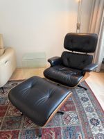 Lounge Chair und Ottoman Leder schwarz Gestell Holz...
