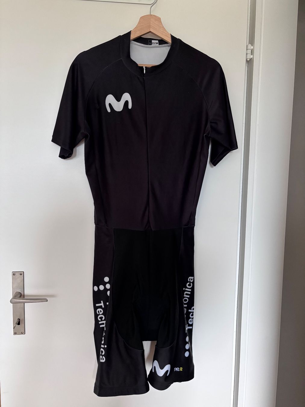 Canottiere & Pantaloni: Tenue de cycliste – Usato da Nidau venduto da fra27