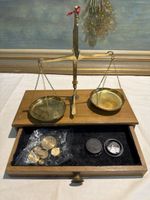Antikes Goldwaage / Apothekerwaage mit Gewichten im 