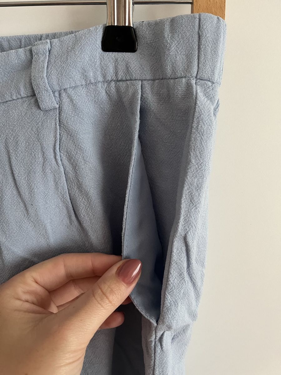 Stradivarius Pantaloni: Sommerliche kurze Hose, hellblau – Usato da Zürich venduto da Lelillemore 1