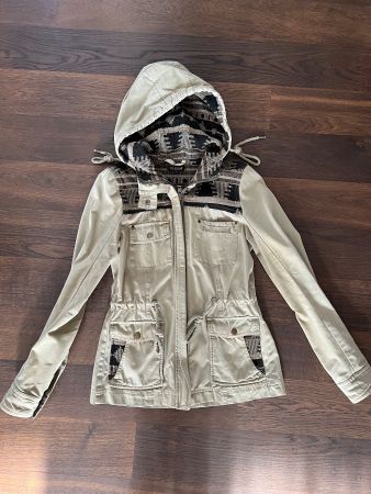 Jacke REVIEW mit Kapuze, beige mit Muster, Gr S
