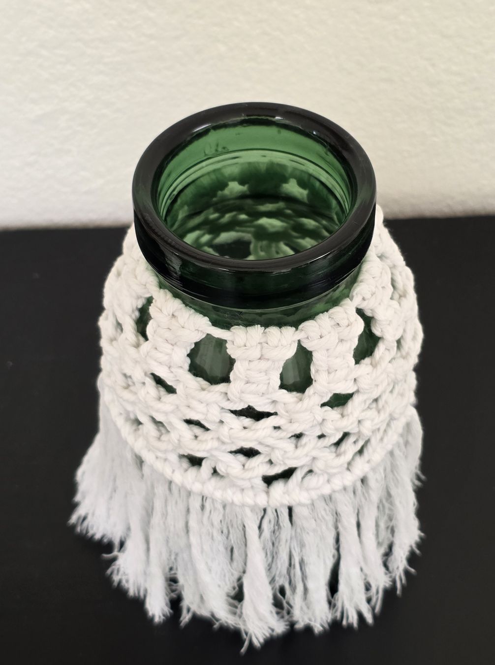 Tutte le decorazioni: Grünes Glas mit Makramee-Bezug, Boho-Deko, Handarbeit – Nuovo (secondo la descrizione) da Rheinsulz venduto da Gilea 1