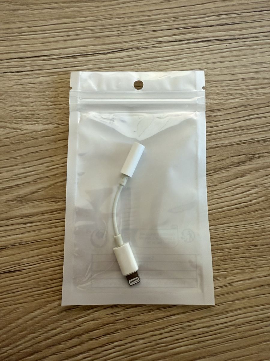 Apple Laufwerke & Adapter: Apple Adapter AUX – Gebraucht aus Adligenswil von alessandro2007