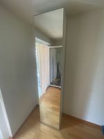 Schrank mit Spiegelfront und Auszügen weiss/grau guter Zu...
