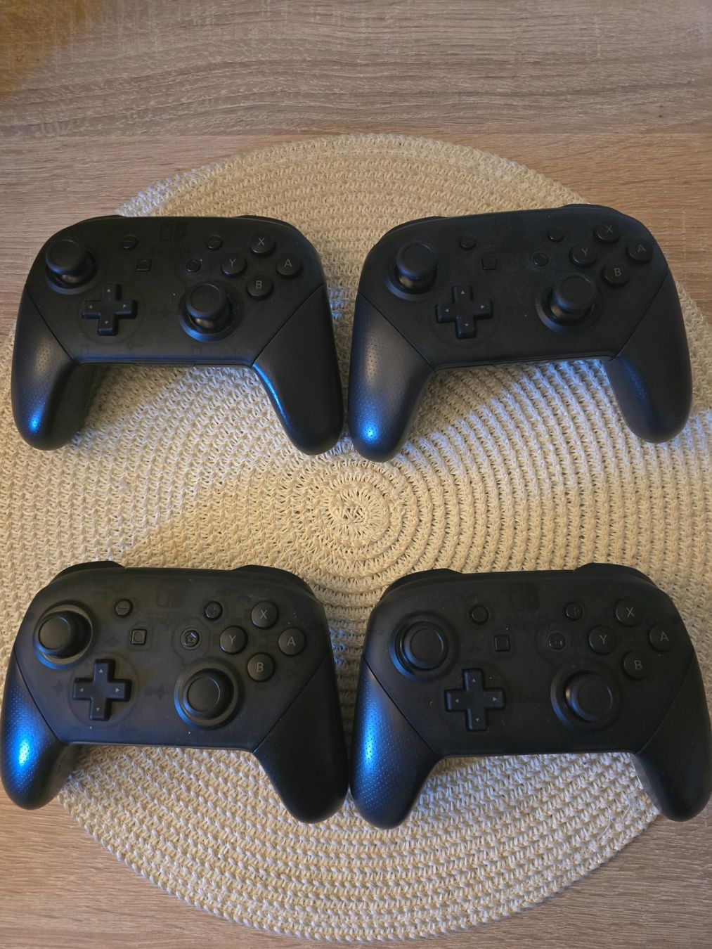 Nintendo Console: Switch, 4 manettes, 9jeux – Usato da Geneve venduto da Morgane_manto 1