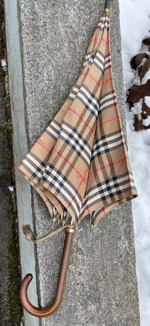 Burberry Regenschirme: BURBERRY, Regenschirm, 20. Jahrhundert. – Gebraucht aus Eggersriet von car_w5cl 5