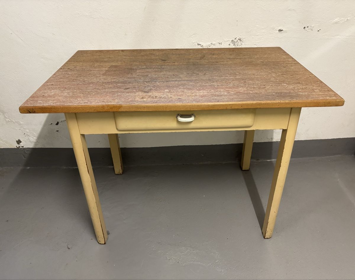 Tische: Tisch Vintage mit Schublade – Gebraucht aus Bern von