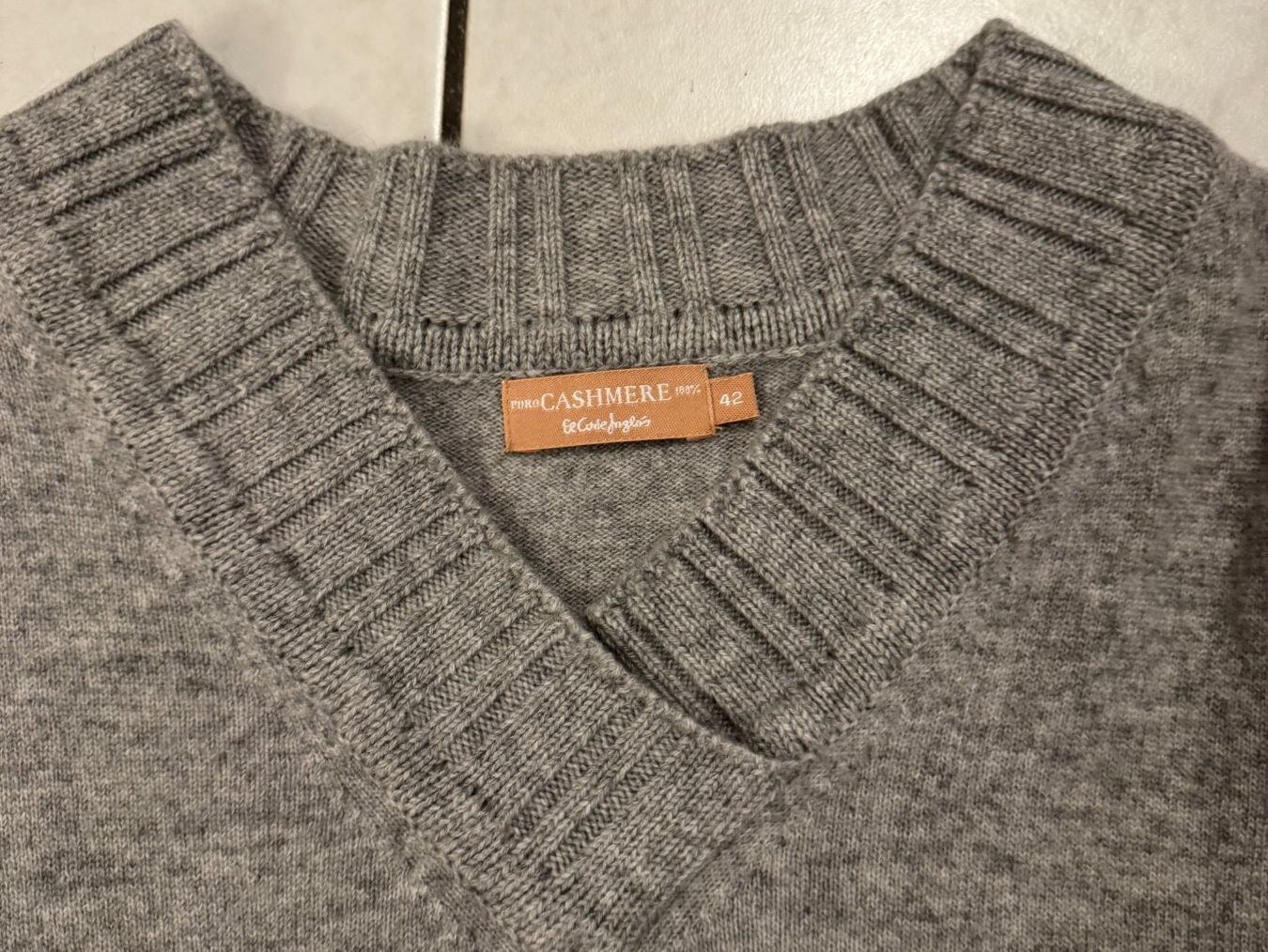Pulls & Sweat-shirts: Kaschmir Pulli - V- Ausschnitt - hellgrau - Gr. 42 – D'occasion à Maienfeld par Fashion_2009 1
