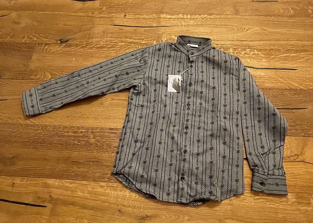 Chemises, T-shirts & Polos: Neues Edelweisshemd grau, Gr. 152  – Neuf avec emballage d'origine à Kerns par UDS82