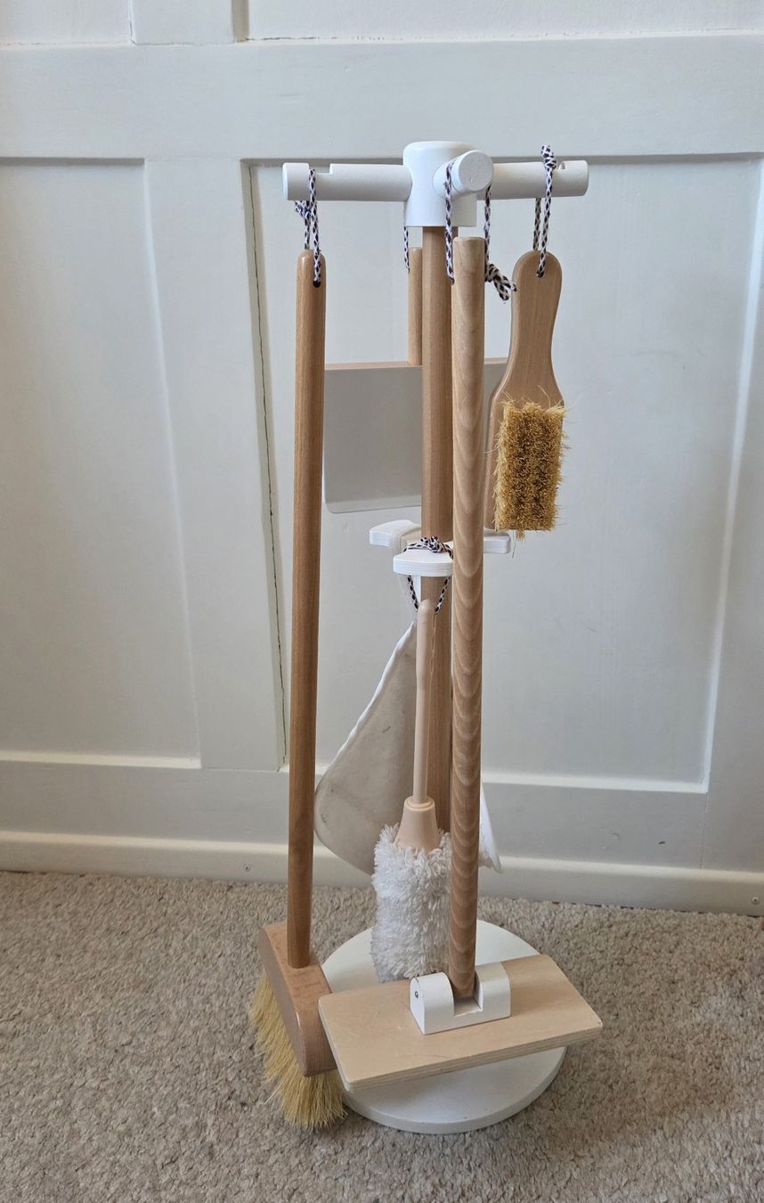 Giocattoli: Kinder Putzset Holz mit Ständer – Usato da Bäch SZ venduto da Wundi100 1