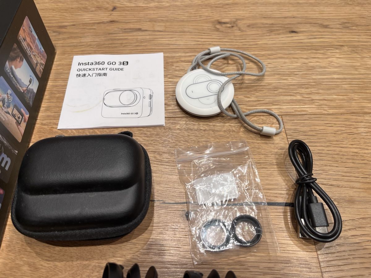Insta360 Action Cam: Insta360 GO 3S mit Zubehör – Gebraucht aus Ernetschwil von m9d 4