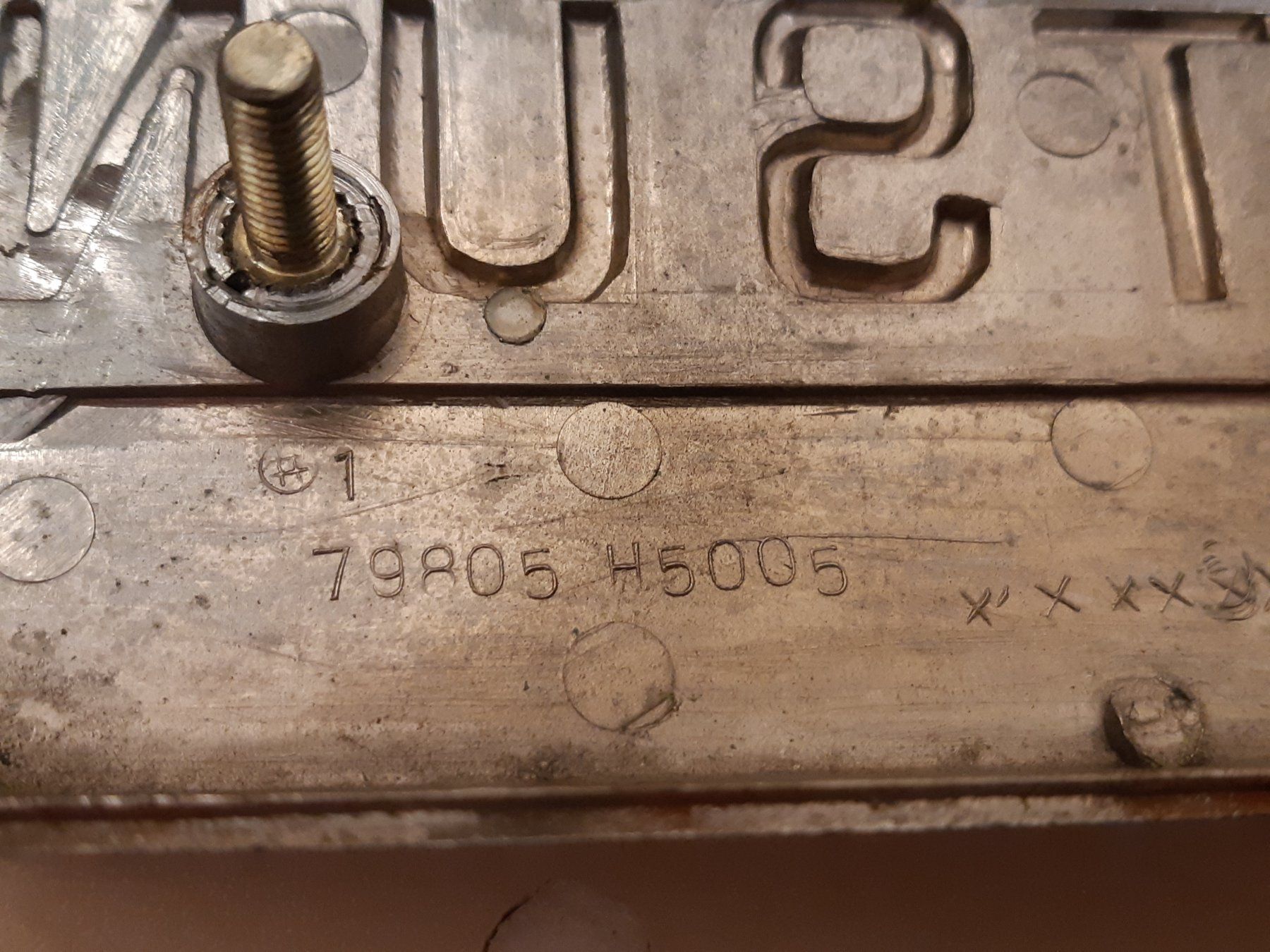 Placchette & Badge: Badge arrière DATSUN 120Y – Usato da Ependes VD venduto da Cartonabanane 4