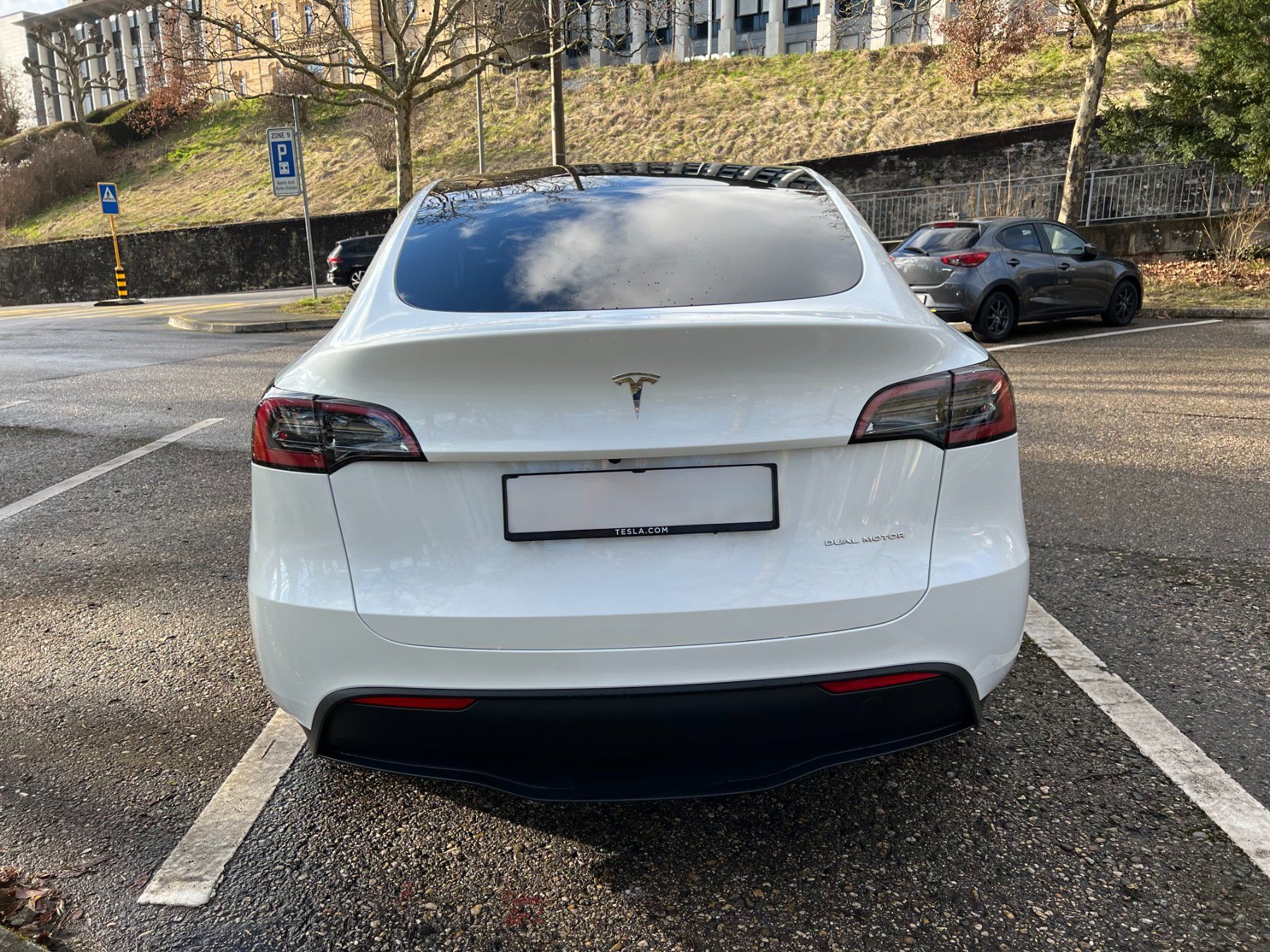 Tesla Automobili: Tesla Model Y Long Range 2023 Purchase or Lease Handover – Usato da Neuchatel venduto da DanyaLevin 2