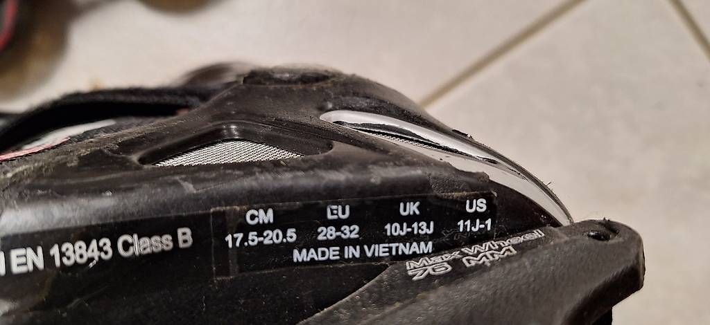 Pattini in linea & Pattini a rotelle: Rollerblades grösse 28-32 – Usato da Kölliken venduto da minimeee 2