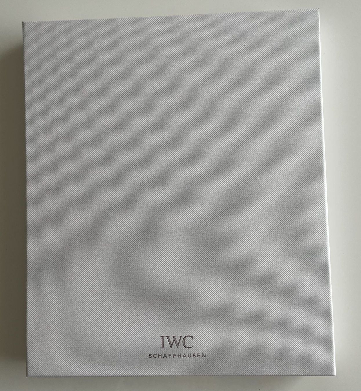 Cover & Protezioni schermo: IWC iPad Case – Nuovo e nell'imballaggio originale da Benken ZH venduto da Teessino 3