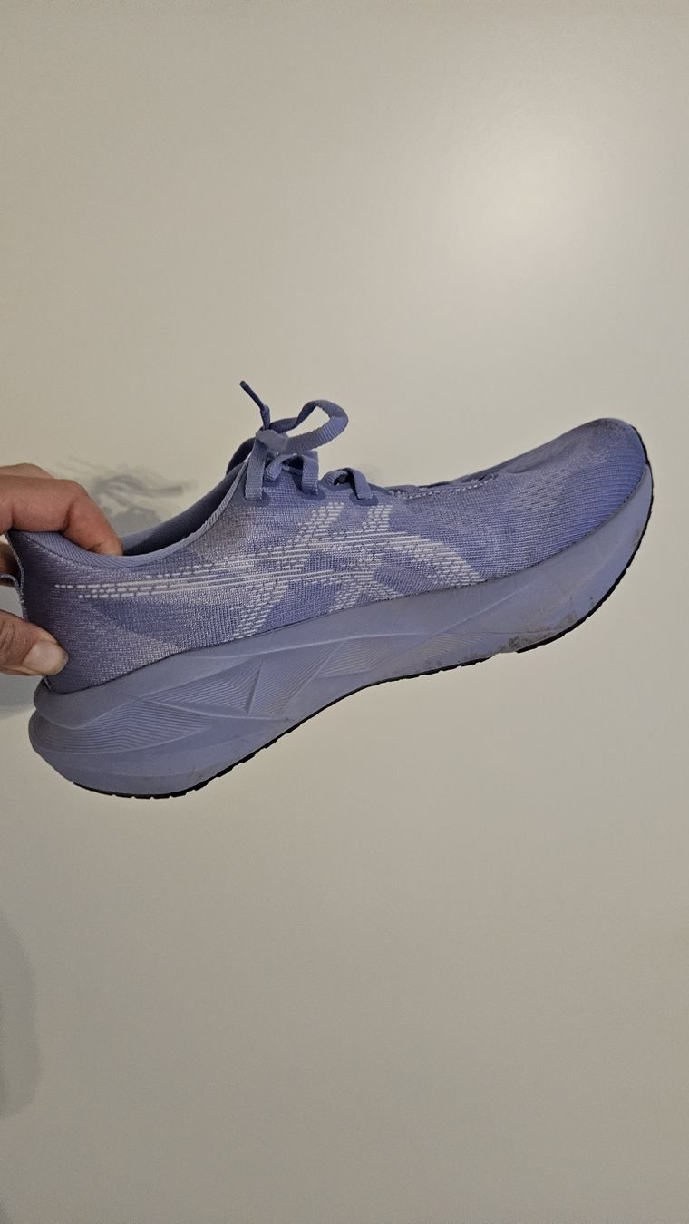 Asics Damenschuhe: laufschuh novablast 5 damen – Neu (gemäss Beschreibung) aus Dübendorf von run4life