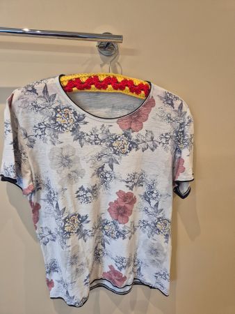 T'shirt hellgrau mit Blumen, Gr. M