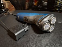Rasoir Philips Series 1000 bleu avec chargeur inclus