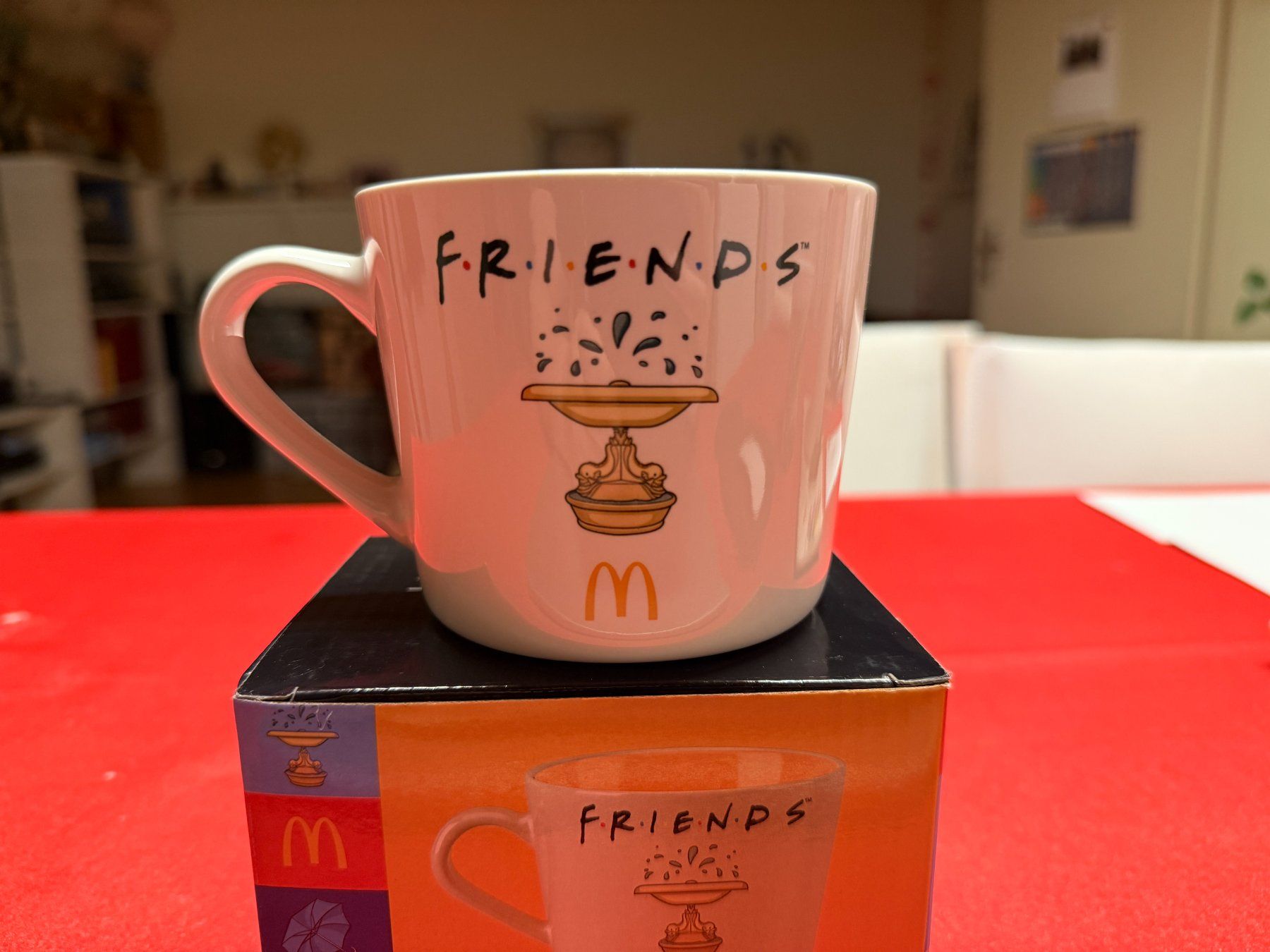 Tassen: Mc Donalds Tasse "Friends" - Brunnen – Neu und originalverpackt aus Muttenz von MrCyde
