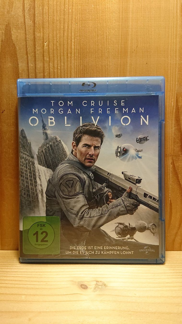 Tous les DVDs: OBLIVION Blu-Ray mit Tom Cruise – D'occasion à Wilderswil par Exebub