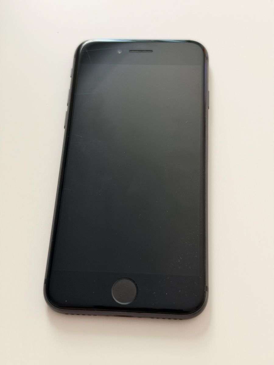 Apple Portables: Iphone 8 64GB – D'occasion à Höri par dimada14