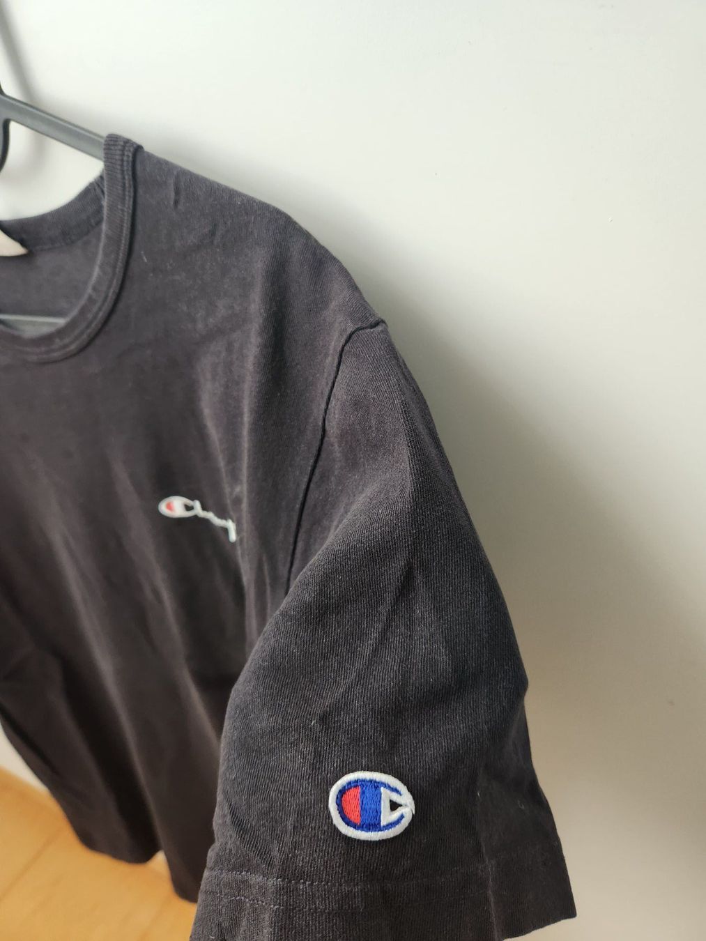 Champion T-shirt: champion tshirt – Usato da Ennetbaden venduto da ale_syz8 2