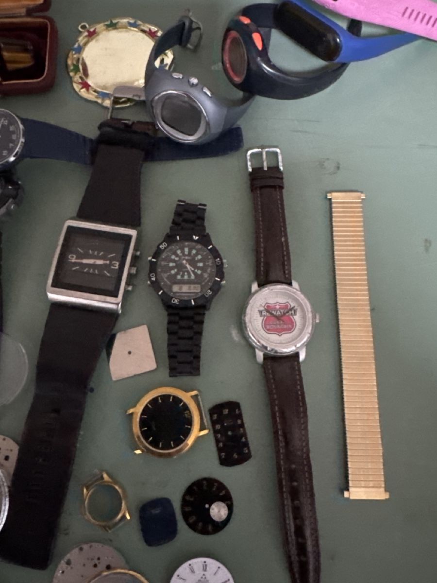 Orologi: Lot de montres diverses et accessoires état variable – Difettoso da La Chaux-de-Fonds venduto da lida2005 4
