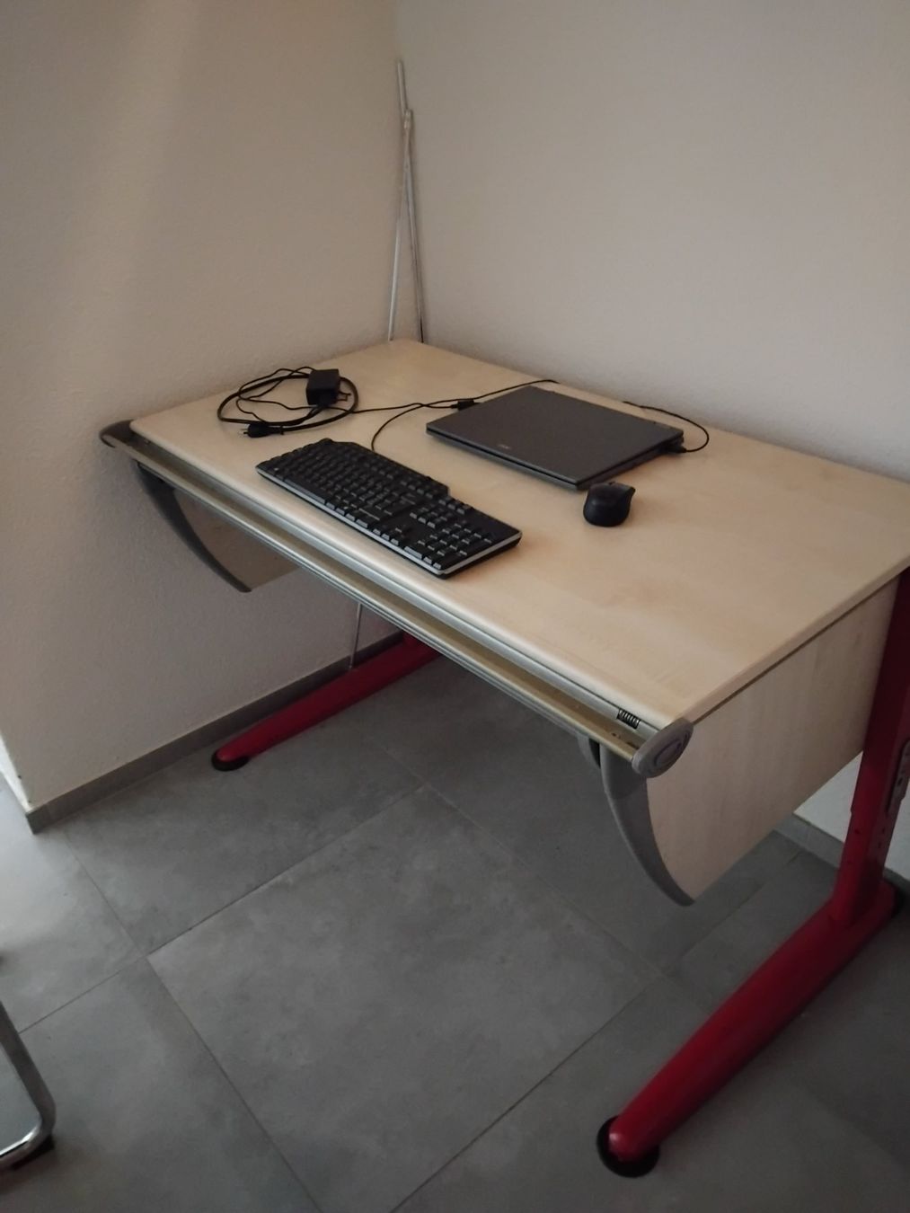 Scrivanie: Table – Usato da La Chaux-de-Fonds venduto da pro_zlh9