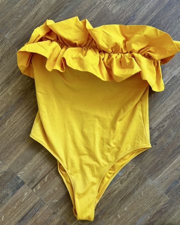 Stylischer Badeanzug orange/gelb Rüschen Grösse S/36