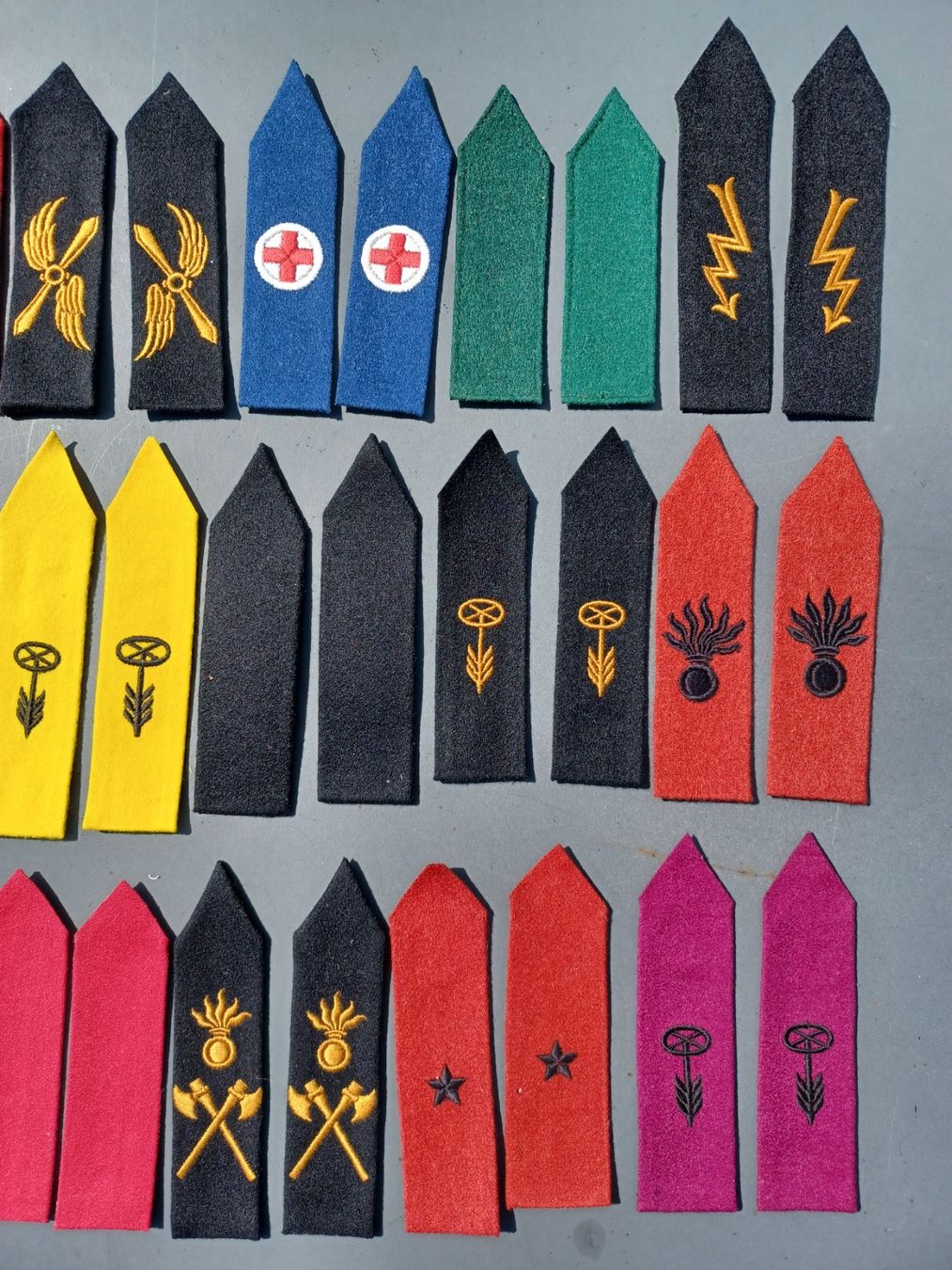 Schweizer Armee Uniformi: 36 Ärmelpatten, CH Armee – Usato da Horw venduto da Mikesch108 2