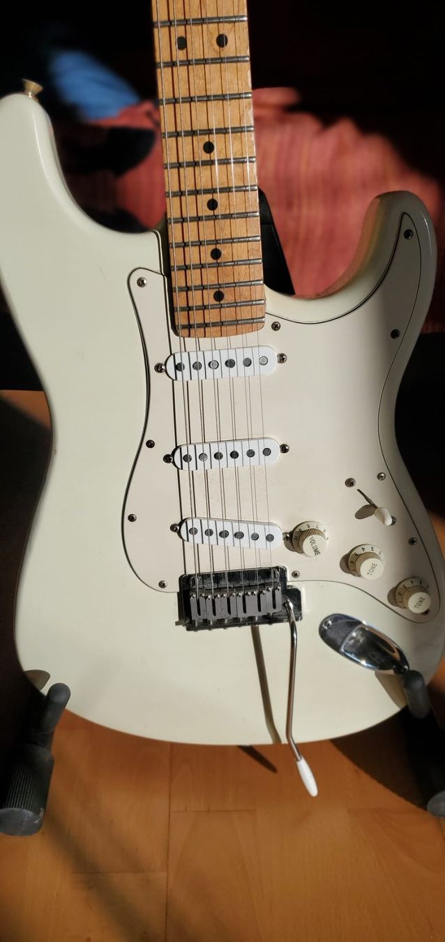 Fender Strumenti musicali: Fender Stratocaster Made in USA – Usato da Riehen venduto da Oray