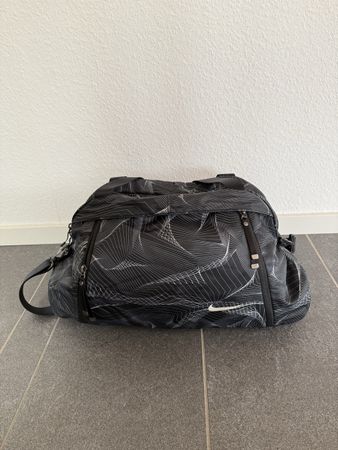Nike Sporttasche / Trainingstasche in Schwarz guter Zustand