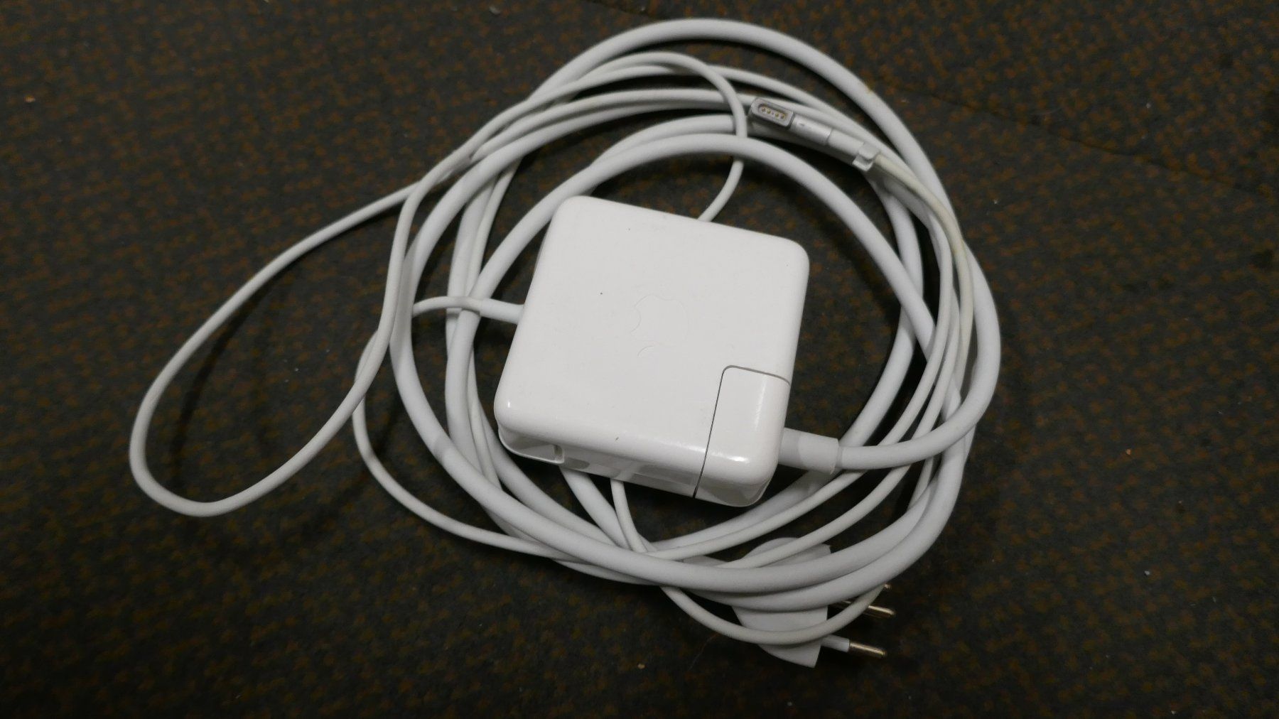 Apple Kabel: Macbook Netzteil – Gebraucht aus Wenslingen von FairlightCMI