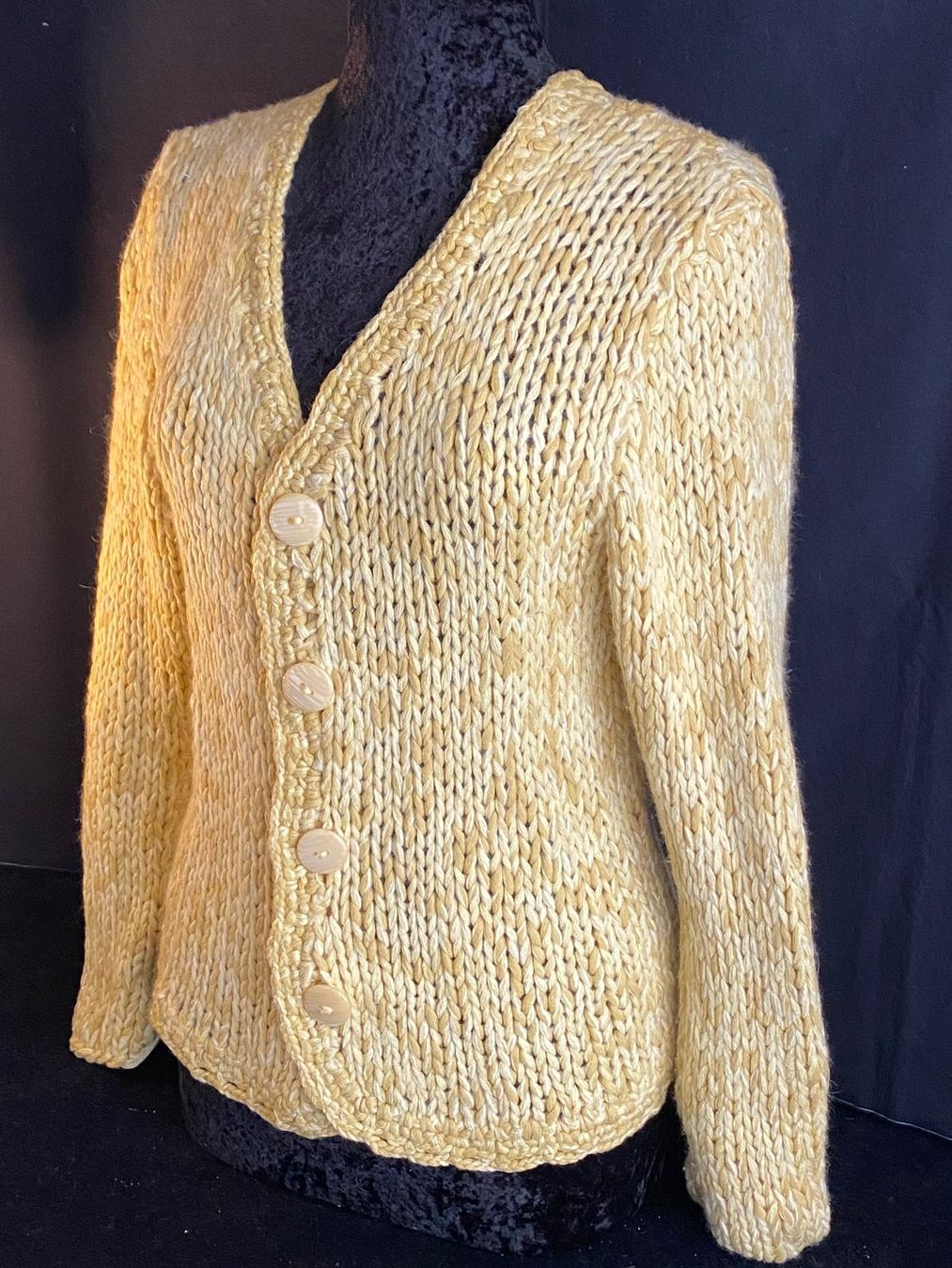 Giacche: Wunderschöne Handgefertigte Strickjacke aus Wolle – Nuovo (secondo la descrizione) da Schaffhausen venduto da uniqueketten 2