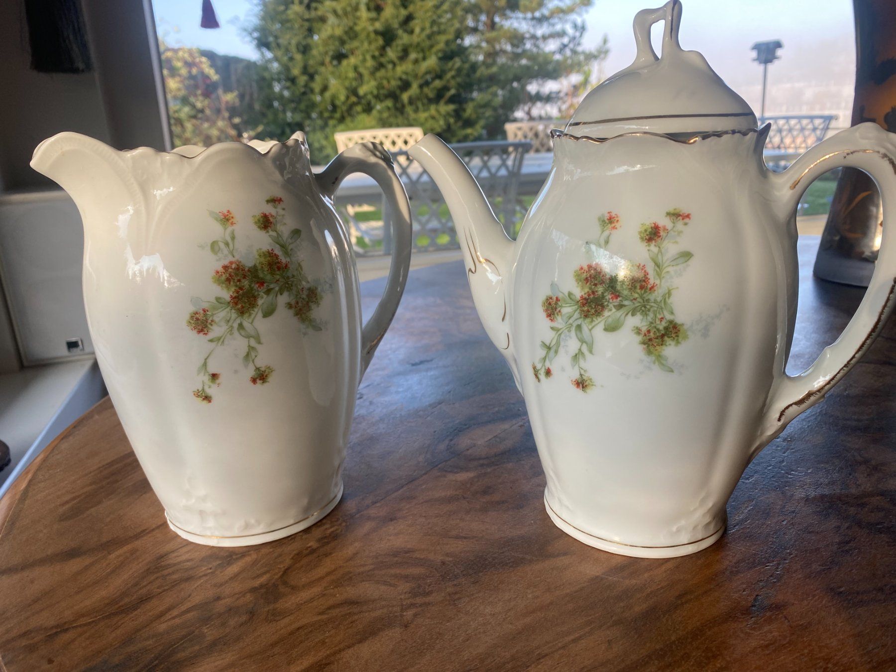 Set di piatti: antiker Kaffee - und Milchkrug – Usato da St. Gallen venduto da Blin