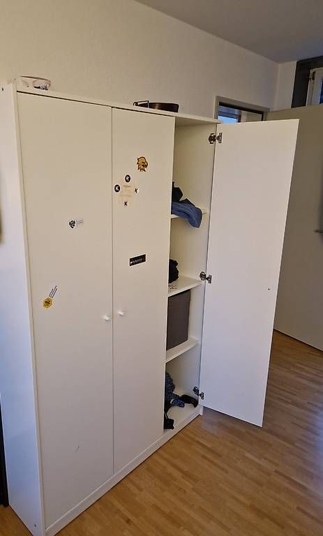 Armadi: Geräumiger Schrank mit Fächern – Usato da Winterthur venduto da fre_h5t7 2