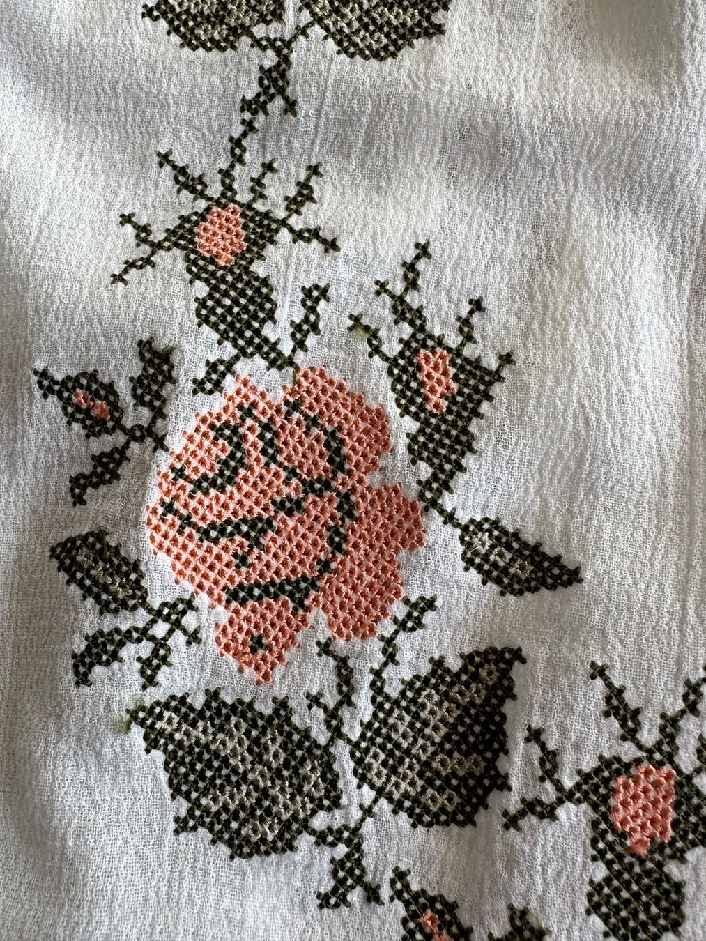 Chemisiers: Handbestickte Bluse XS – D'occasion à Zürich par anyka 5