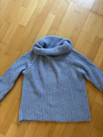 Babyblauee Wollpullover mit Kragen
