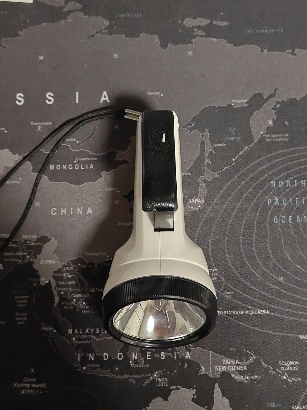 Lampade: Vintage ABB Dynamo Taschenlampe – Usato da Birr venduto da DisDas 2