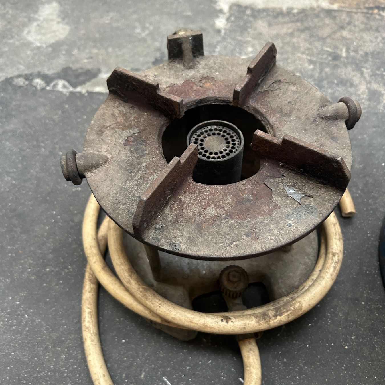 Apparecchiature e tecnologia a gas: Gasbrenner Röscho mit leerer Gasflasche – Usato da Untersiggenthal venduto da sinamoll 1