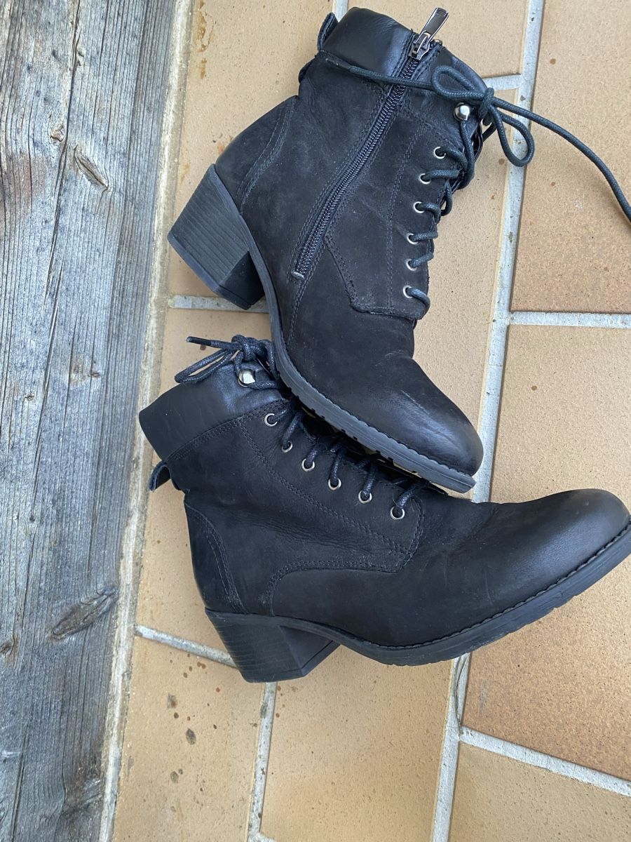 Scarpe da donna: Black lace up ankle boots – Usato da St-Cergue venduto da noabzz 2